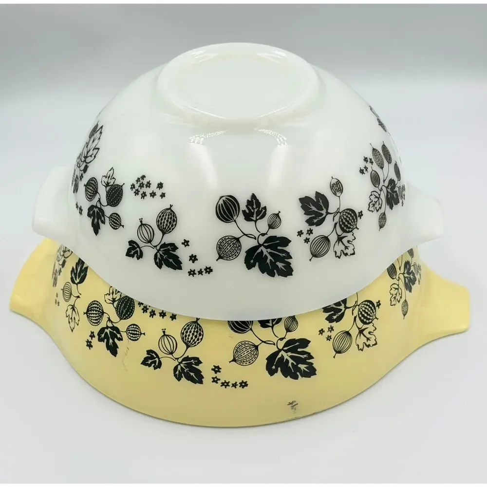 Vintage Pyrex Gooseberry Yellow White Black Cinderella Mixing Bowl 2pc Set